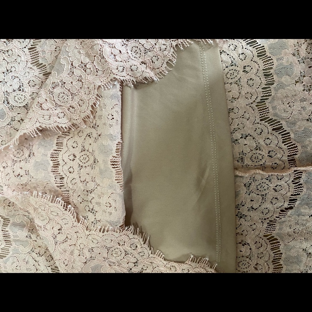 Beautiful lace blush top - Picture 4 of 6